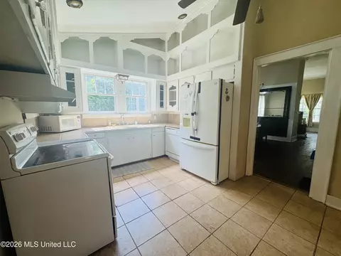 Kitchen - 536 W Chickasaw St, Brookhaven, MS 39601 photo 1 of 2