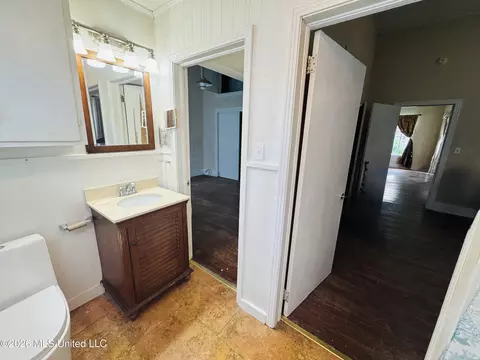 Bath - 536 W Chickasaw St, Brookhaven, MS 39601 photo 1 of 3