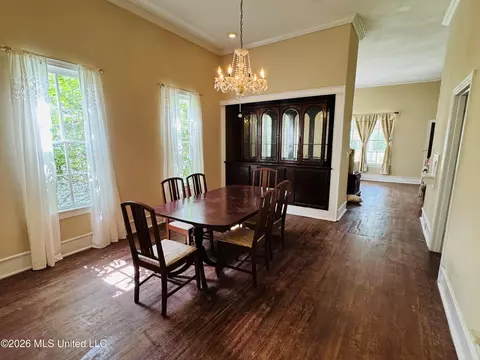Dining - 536 W Chickasaw St, Brookhaven, MS 39601 photo 2 of 2
