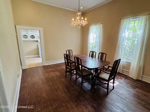Dining - 536 W Chickasaw St, Brookhaven, MS 39601 photo 1 of 2
