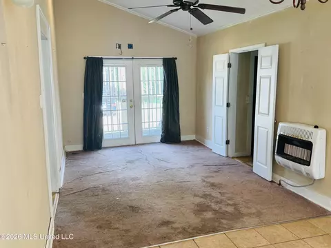 Living - 536 W Chickasaw St, Brookhaven, MS 39601 photo 5 of 5