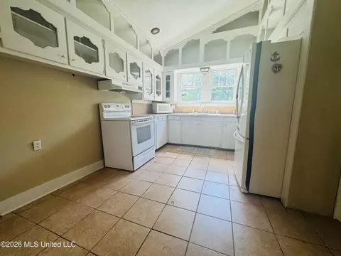 Kitchen - 536 W Chickasaw St, Brookhaven, MS 39601 photo 2 of 2