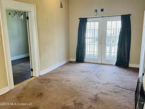 Living - 536 W Chickasaw St, Brookhaven, MS 39601 photo 4 of 5