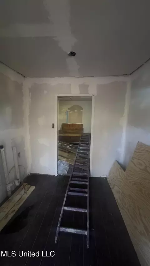 Entry Way - 224 Houston Ave, Jackson, MS 39209 photo 2 of 2