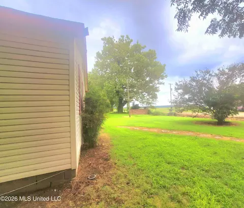 8225 Dundee Rd, Dundee, MS 38626 photo 2