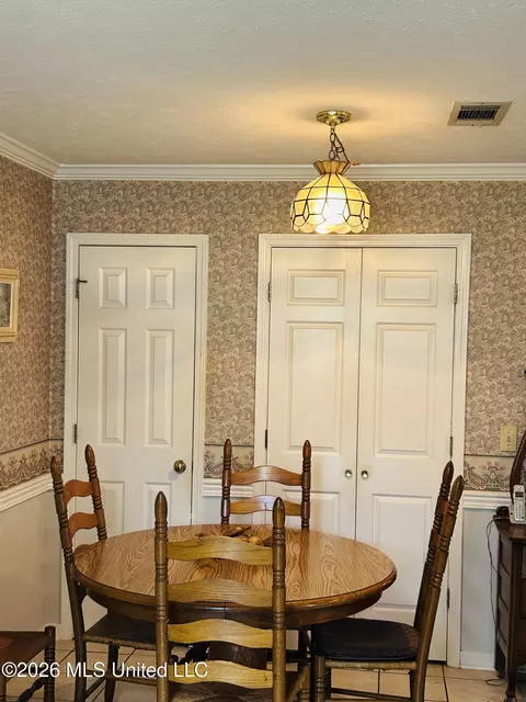 Dining - 175 Riverbend Dr, Byram, MS 39272 photo 1 of 1
