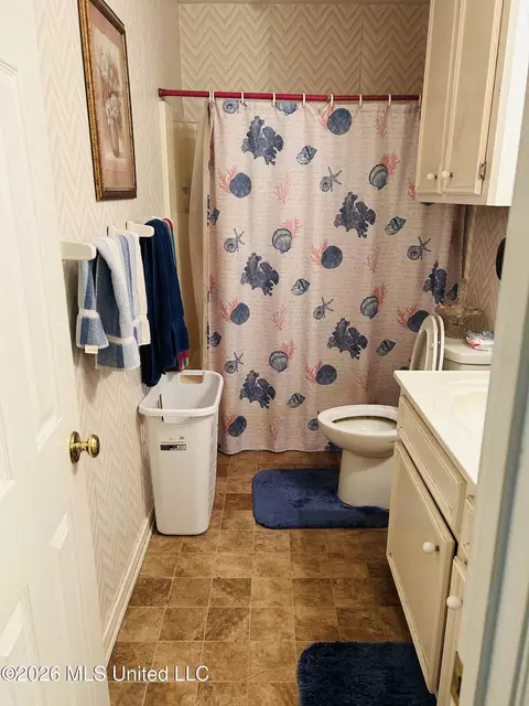 Bath - 175 Riverbend Dr, Byram, MS 39272 photo 1 of 1
