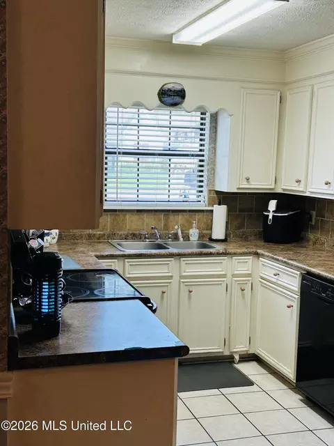 Kitchen - 175 Riverbend Dr, Byram, MS 39272 photo 1 of 2