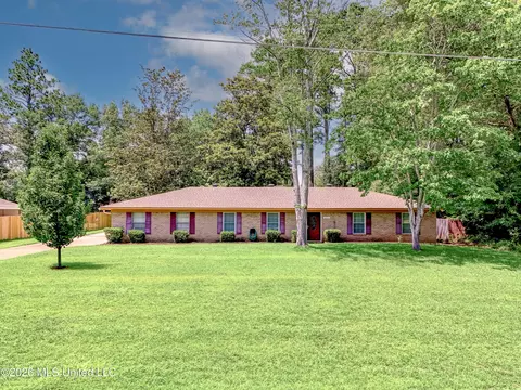 501 Elmwood St, Vicksburg, MS 39180