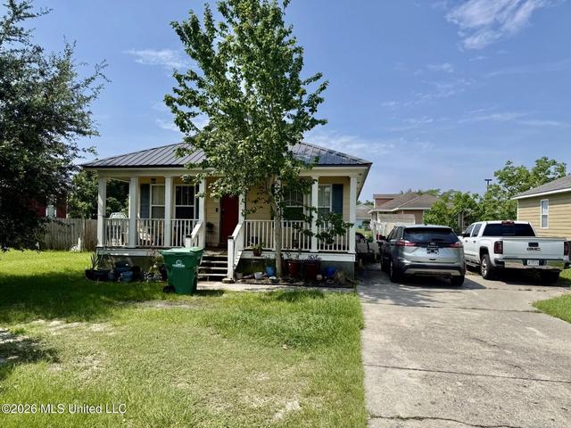 658 Union St, Bay Saint Louis, MS 39520