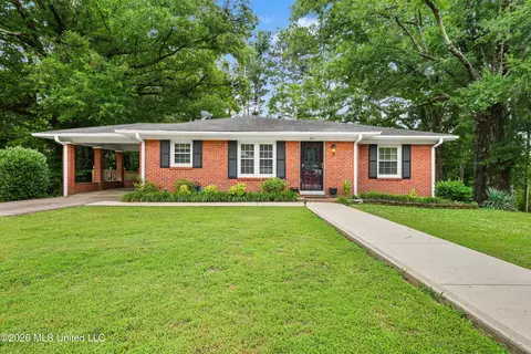 415 Hamilton St, Holly Springs, MS 38635