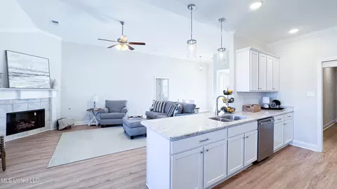 Kitchen - 7722 Willow Way, Hernando, MS 38632 photo 2 of 5