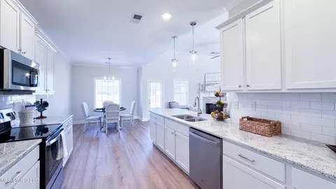 Kitchen - 7722 Willow Way, Hernando, MS 38632 photo 5 of 5
