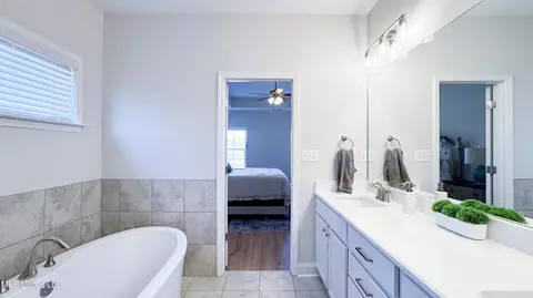 Bath - 7722 Willow Way, Hernando, MS 38632 photo 3 of 3