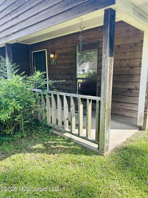 Exterior - 171 Riverbend Dr, Byram, MS 39272 photo 1 of 5