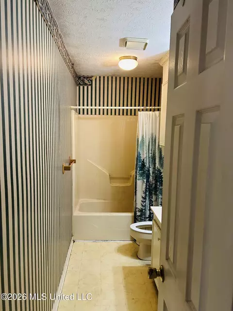 Bath - 171 Riverbend Dr, Byram, MS 39272 photo 1 of 1