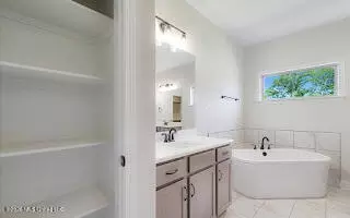 Bath - 2263 Scott Mdws Ln, Hernando, MS 38632 photo 3 of 4