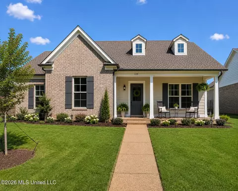 Exterior - 2263 Scott Mdws Ln, Hernando, MS 38632 photo 2 of 5