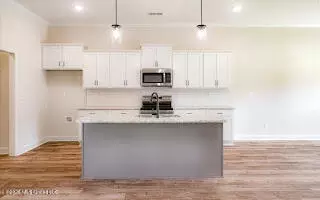 Kitchen - 2263 Scott Mdws Ln, Hernando, MS 38632 photo 2 of 3
