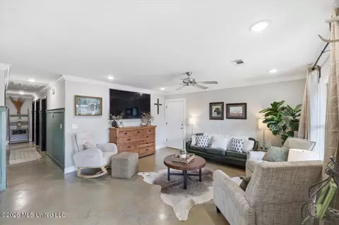 Living - 307 Anse Reed Rd, Mendenhall, MS 39114 photo 1 of 2