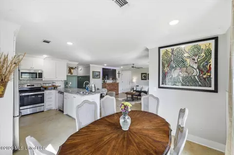 Dining - 307 Anse Reed Rd, Mendenhall, MS 39114 photo 2 of 2