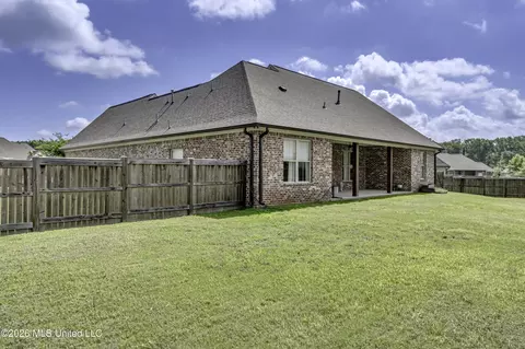 Exterior - 1007 Paddle Ln, Brandon, MS 39047 photo 8 of 12