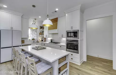 Kitchen - 1007 Paddle Ln, Brandon, MS 39047 photo 4 of 6