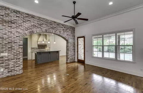 Living - 146 Hemlock Ln, Madison, MS 39110 photo 2 of 4