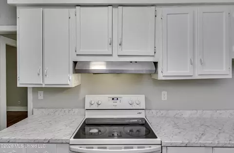Kitchen - 314 Hanging Moss Cir, Jackson, MS 39206 photo 2 of 4