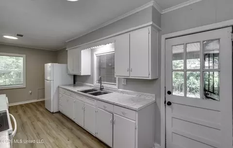 Kitchen - 314 Hanging Moss Cir, Jackson, MS 39206 photo 1 of 4