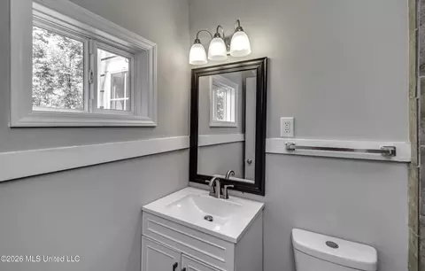 Bath - 314 Hanging Moss Cir, Jackson, MS 39206 photo 2 of 4