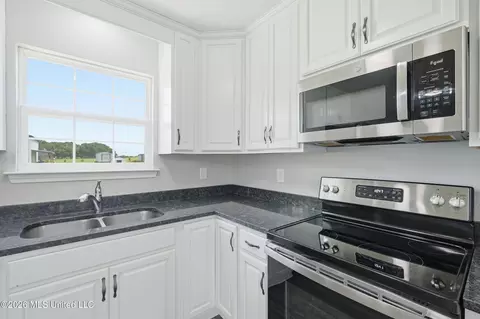 Kitchen - 15450 Constitution Rd, Moss Point, MS 39562 photo 5 of 5