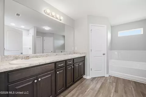 Bath - 15450 Constitution Rd, Moss Point, MS 39562 photo 1 of 4