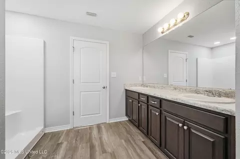Bath - 15450 Constitution Rd, Moss Point, MS 39562 photo 2 of 4