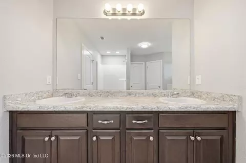 Bath - 15450 Constitution Rd, Moss Point, MS 39562 photo 3 of 4