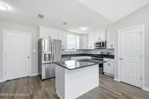 Kitchen - 15450 Constitution Rd, Moss Point, MS 39562 photo 1 of 5