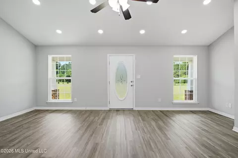 Living - 15450 Constitution Rd, Moss Point, MS 39562 photo 3 of 6