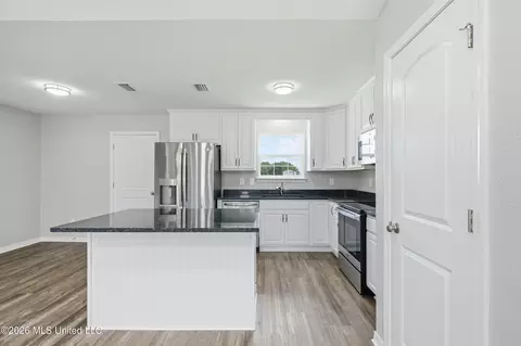 Kitchen - 15450 Constitution Rd, Moss Point, MS 39562 photo 2 of 5
