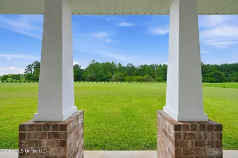 Exterior - 15450 Constitution Rd, Moss Point, MS 39562 photo 4 of 12