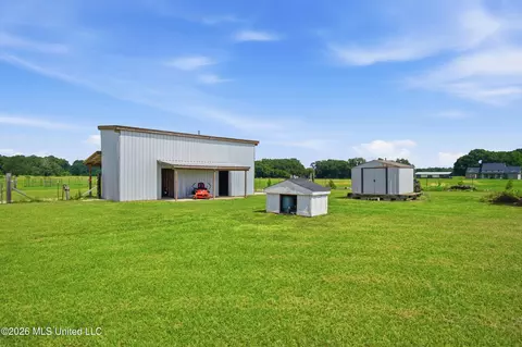 Exterior - 15450 Constitution Rd, Moss Point, MS 39562 photo 9 of 12
