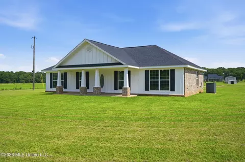 Exterior - 15450 Constitution Rd, Moss Point, MS 39562 photo 3 of 12