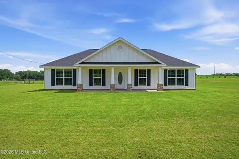15450 Constitution Rd, Moss Point, MS 39562