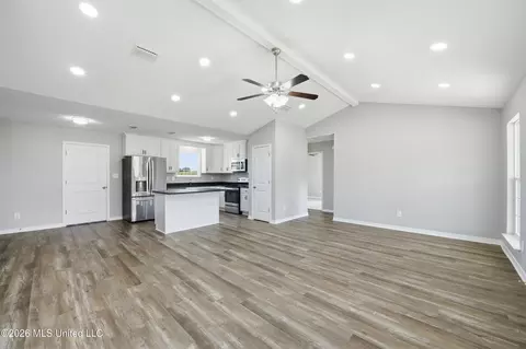 Living - 15450 Constitution Rd, Moss Point, MS 39562 photo 5 of 6