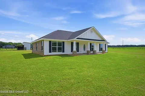 Exterior - 15450 Constitution Rd, Moss Point, MS 39562 photo 2 of 12