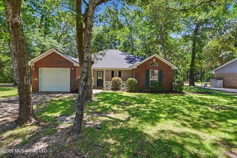 1516 Davis St, Ocean Springs, MS 39564