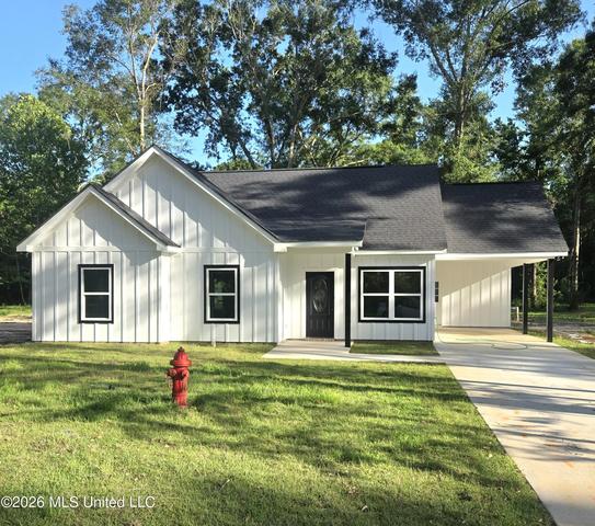 1027 Neal Rd, Picayune, MS 39466