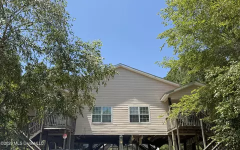 61186122 W Oktibbeha St, Bay Saint Louis, MS 39520