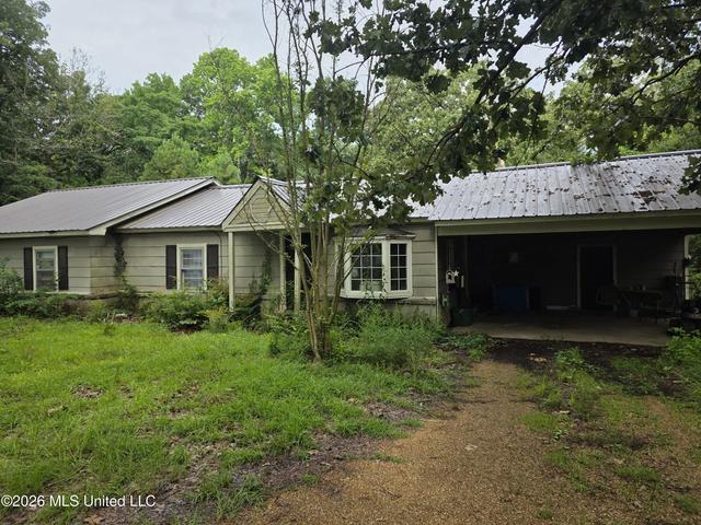 2122 New Hope Rd, Columbus, MS 39702