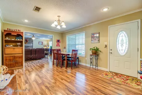 317 Annette Ln, D'iberville, MS 39540