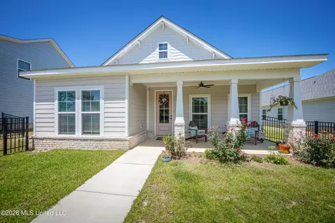 104 Everly Cir, Ocean Springs, MS 39564